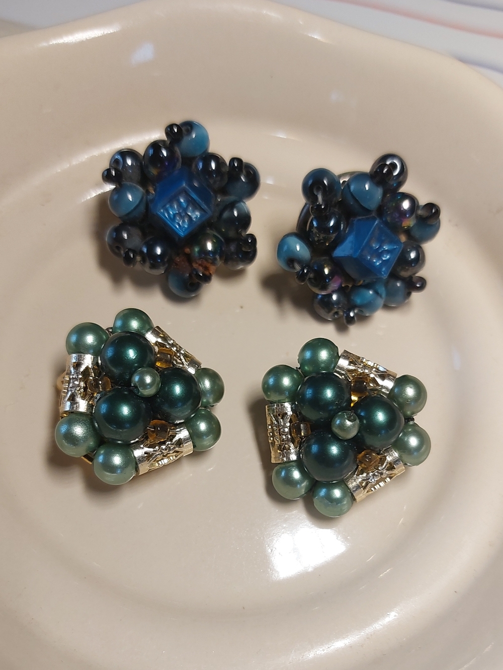 💚3/$30 Vintage Deep Tone Beaded Cluster Clip-On Earrings